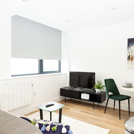 Stylish Studio Apt Overlooking Old Trafford マンチェスター エクステリア 写真
