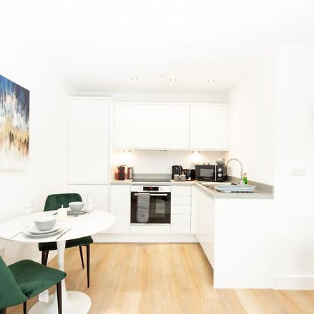 Stylish Studio Apt Overlooking Old Trafford マンチェスター エクステリア 写真