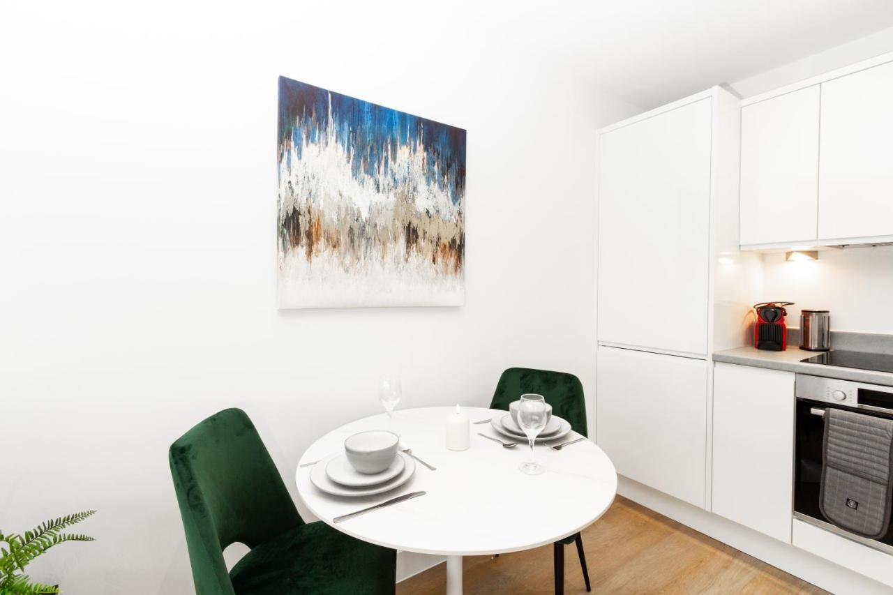 Stylish Studio Apt Overlooking Old Trafford マンチェスター エクステリア 写真