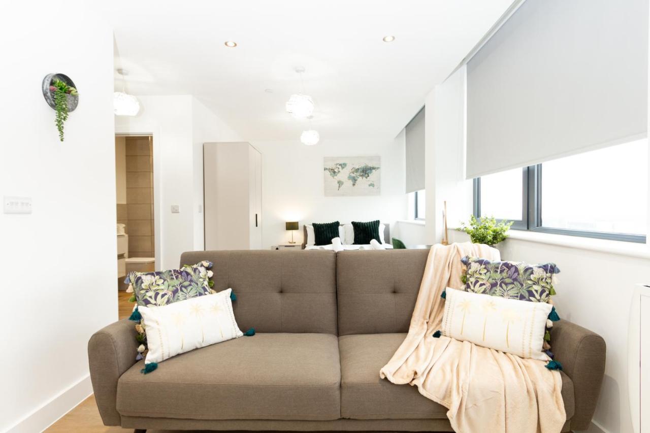 Stylish Studio Apt Overlooking Old Trafford マンチェスター エクステリア 写真