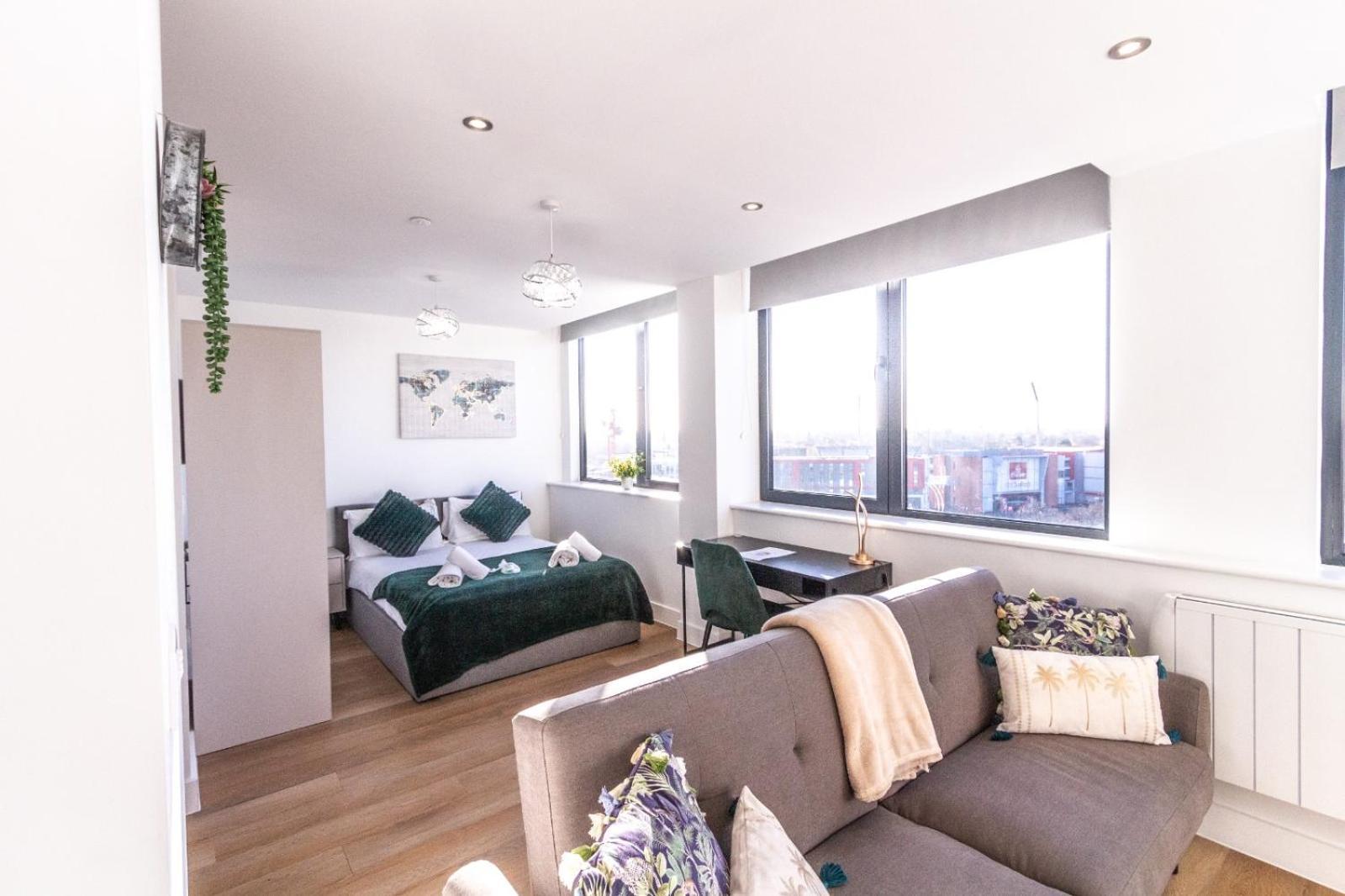 Stylish Studio Apt Overlooking Old Trafford マンチェスター エクステリア 写真