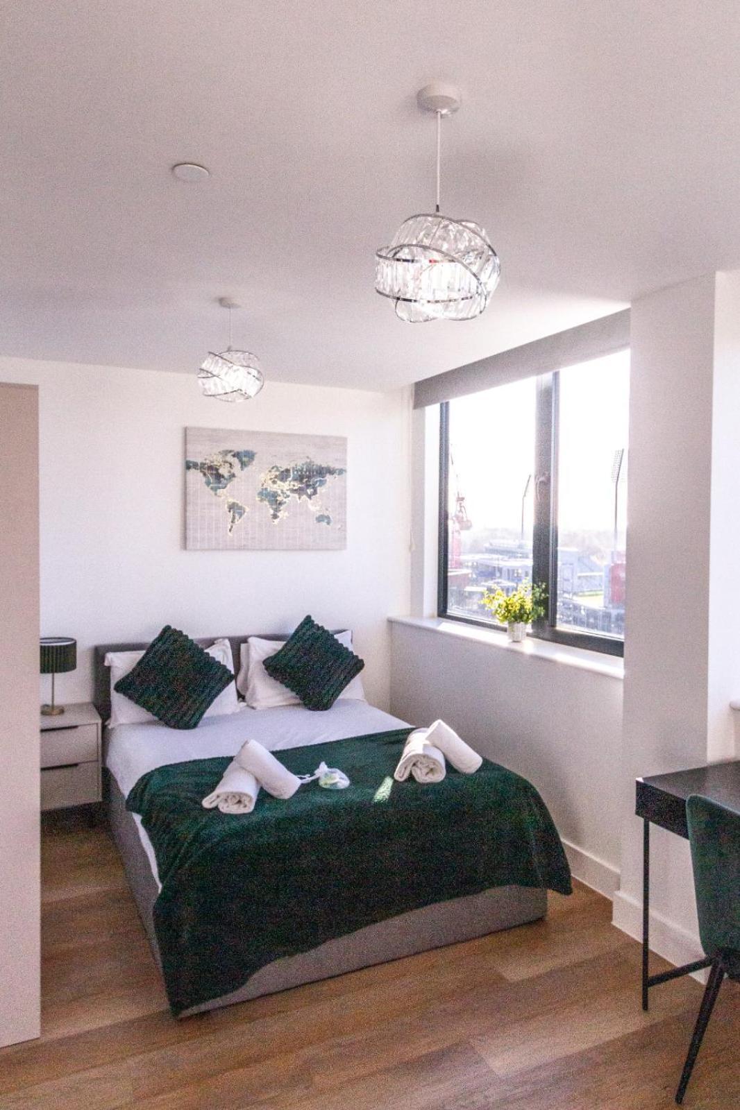 Stylish Studio Apt Overlooking Old Trafford マンチェスター エクステリア 写真